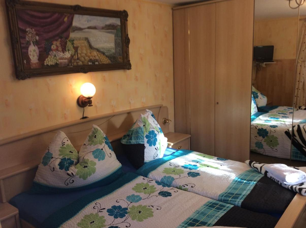 Ilona Kis Kastély Panzió Hotel Keszthely Exterior foto