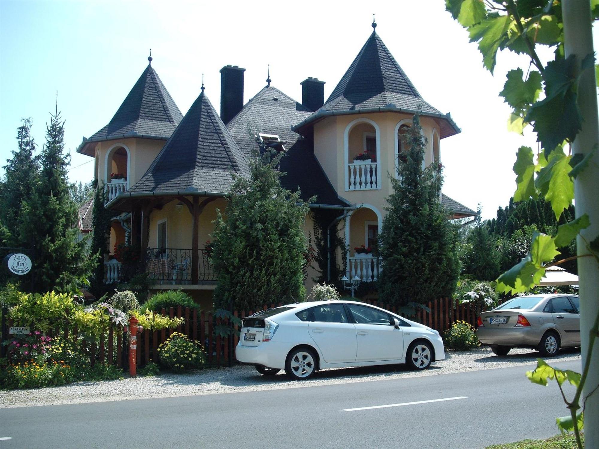 Ilona Kis Kastély Panzió Hotel Keszthely Exterior foto
