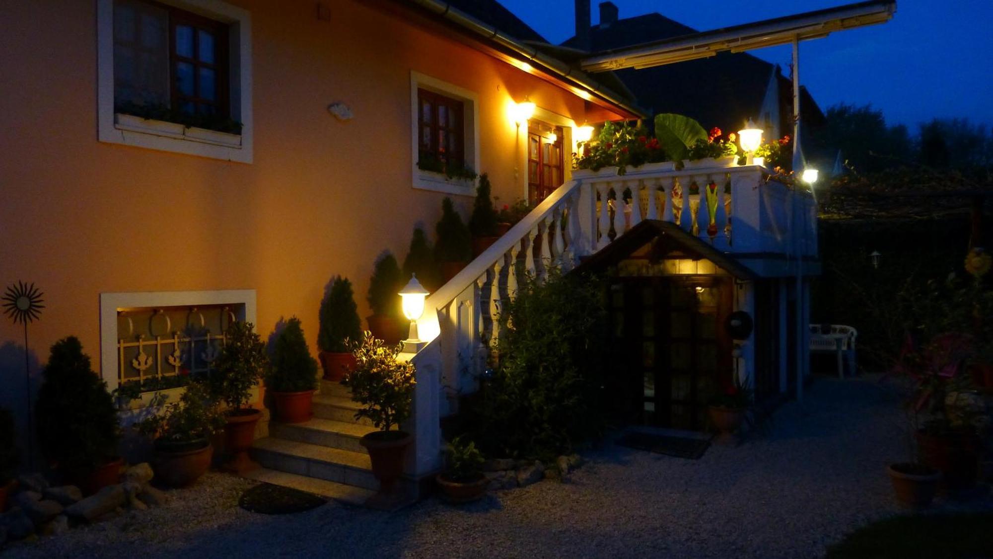 Ilona Kis Kastély Panzió Hotel Keszthely Exterior foto