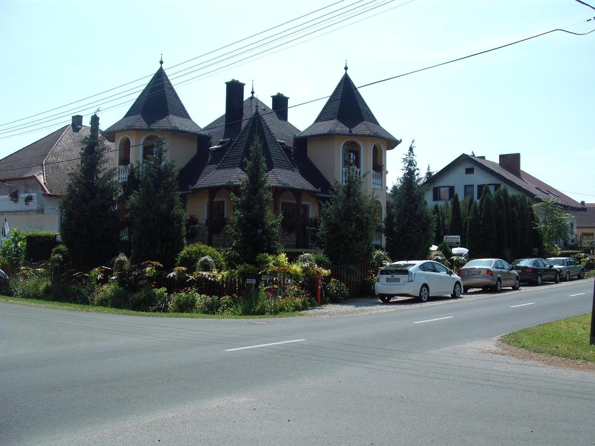 Ilona Kis Kastély Panzió Hotel Keszthely Exterior foto