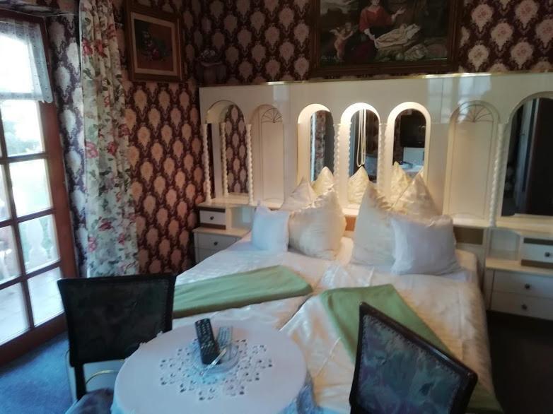 Ilona Kis Kastély Panzió Hotel Keszthely Exterior foto
